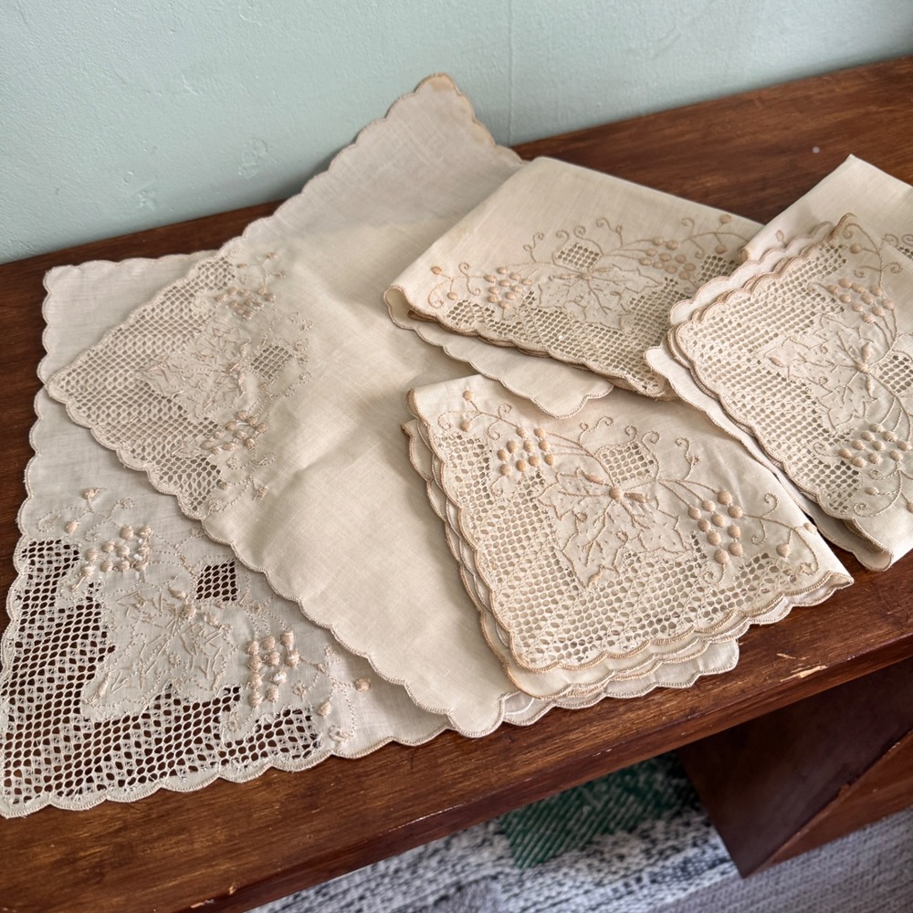 Vintage Embroidered Linen Napkins Set of 6 Grape Vine Lace Scalloped Edge cream